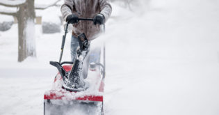 Philadelphia personal injury lawyers discuss snow blower safety tips. 