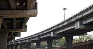 Personal injury lawyers help those involved in highway accidents, specifically the I-95 collapse.